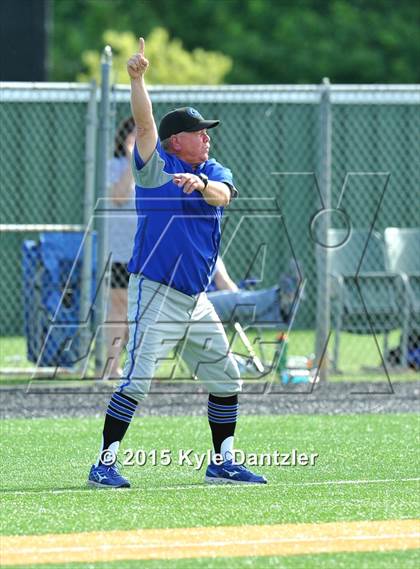 Thumbnail 3 in Edgewood vs Gunter (UIL 3A Region 2 Semifinal) photogallery.