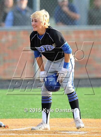 Thumbnail 3 in Edgewood vs Gunter (UIL 3A Region 2 Semifinal) photogallery.