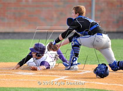 Thumbnail 1 in Edgewood vs Gunter (UIL 3A Region 2 Semifinal) photogallery.