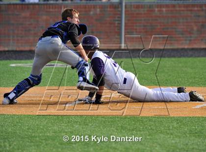 Thumbnail 3 in Edgewood vs Gunter (UIL 3A Region 2 Semifinal) photogallery.