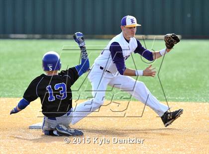 Thumbnail 2 in Edgewood vs Gunter (UIL 3A Region 2 Semifinal) photogallery.