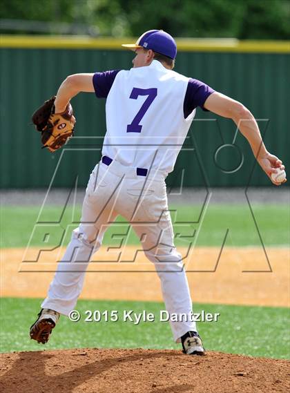 Thumbnail 1 in Edgewood vs Gunter (UIL 3A Region 2 Semifinal) photogallery.