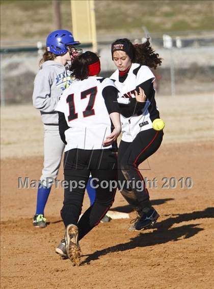 Thumbnail 1 in Weatherford vs. Euless Trinity (Brewer Tournament) photogallery.
