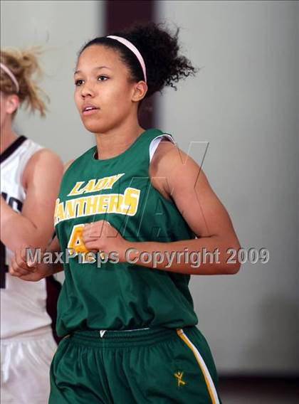 Thumbnail 2 in North Hills vs Bowie (Fantasy of Lights Tournament) photogallery.