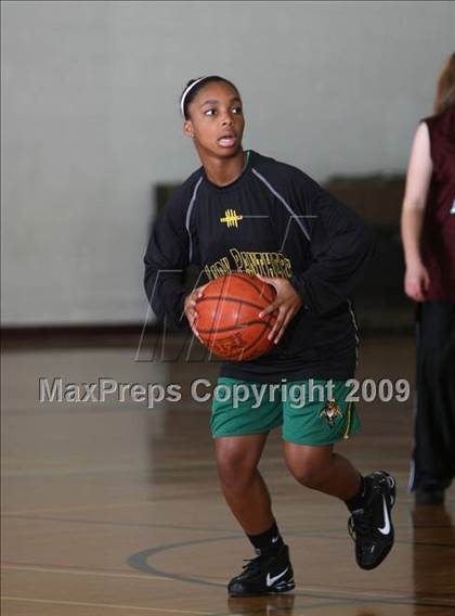 Thumbnail 1 in North Hills vs Bowie (Fantasy of Lights Tournament) photogallery.
