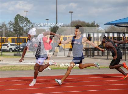 Thumbnail 2 in Dickinson C.L. Hanna Gator Relays photogallery.