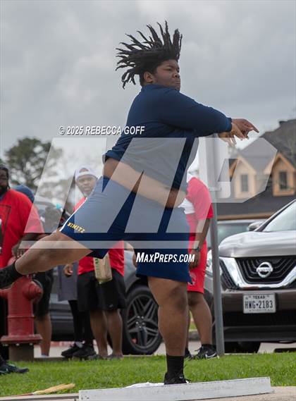 Thumbnail 1 in Dickinson C.L. Hanna Gator Relays photogallery.