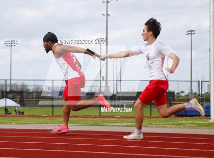 Thumbnail 1 in Dickinson C.L. Hanna Gator Relays photogallery.