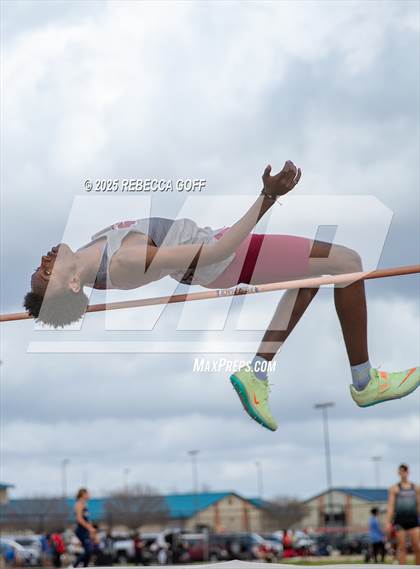 Thumbnail 3 in Dickinson C.L. Hanna Gator Relays photogallery.