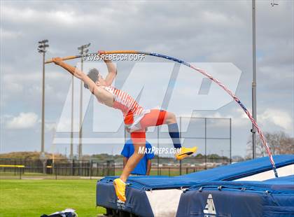 Thumbnail 2 in Dickinson C.L. Hanna Gator Relays photogallery.