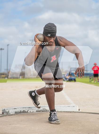Thumbnail 2 in Dickinson C.L. Hanna Gator Relays photogallery.