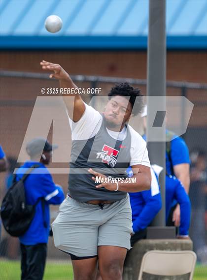 Thumbnail 1 in Dickinson C.L. Hanna Gator Relays photogallery.