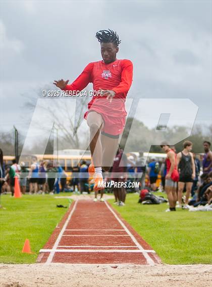 Thumbnail 1 in Dickinson C.L. Hanna Gator Relays photogallery.