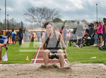 Thumbnail 3 in Dickinson C.L. Hanna Gator Relays photogallery.