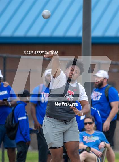 Thumbnail 2 in Dickinson C.L. Hanna Gator Relays photogallery.