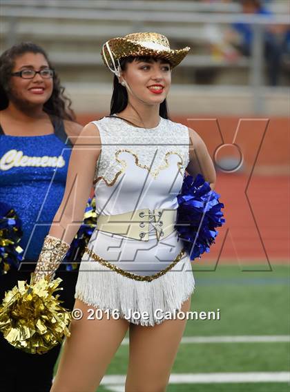 Thumbnail 3 in Clemens @ MacArthur [Douglas] photogallery.