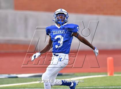 Thumbnail 2 in Clemens @ MacArthur [Douglas] photogallery.