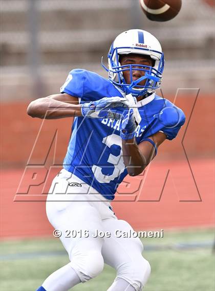Thumbnail 1 in Clemens @ MacArthur [Douglas] photogallery.