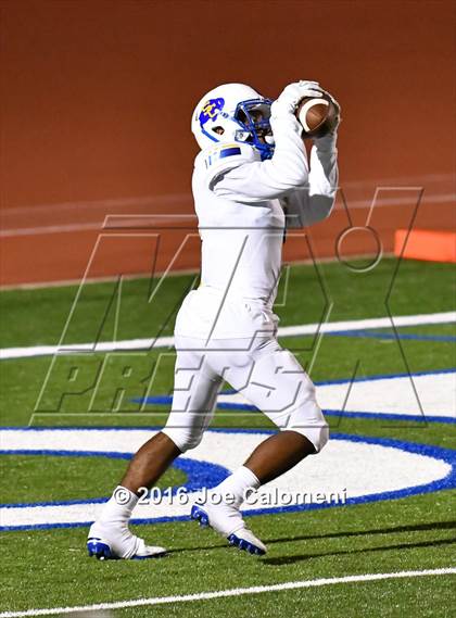 Thumbnail 3 in Clemens @ MacArthur [Douglas] photogallery.