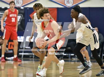 Thumbnail 2 in Mater Dei vs. Putnam City West (Tarkanian Classic) photogallery.