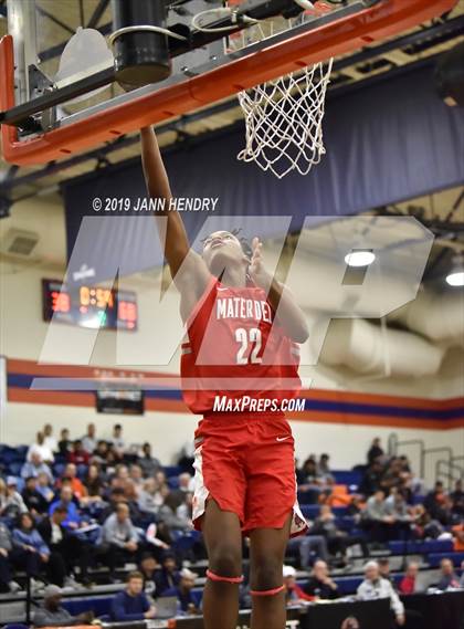Thumbnail 1 in Mater Dei vs. Putnam City West (Tarkanian Classic) photogallery.