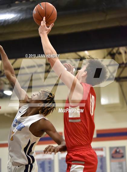 Thumbnail 2 in Mater Dei vs. Putnam City West (Tarkanian Classic) photogallery.
