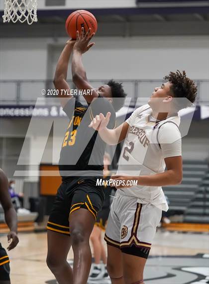 Thumbnail 3 in Brebeuf Jesuit Preparatory vs Avon (Sneakers for Santa Shootout) photogallery.