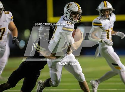 Thumbnail 2 in Crespi @  Calabasas photogallery.