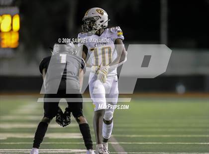 Thumbnail 1 in Crespi @  Calabasas photogallery.