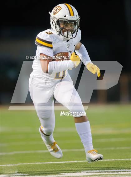 Thumbnail 3 in Crespi @  Calabasas photogallery.