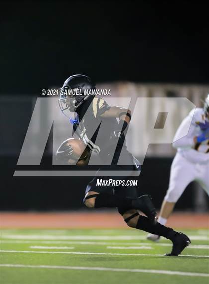 Thumbnail 3 in Crespi @  Calabasas photogallery.
