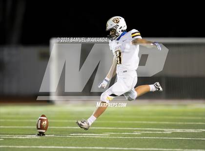 Thumbnail 2 in Crespi @  Calabasas photogallery.