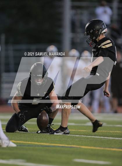 Thumbnail 3 in Crespi @  Calabasas photogallery.