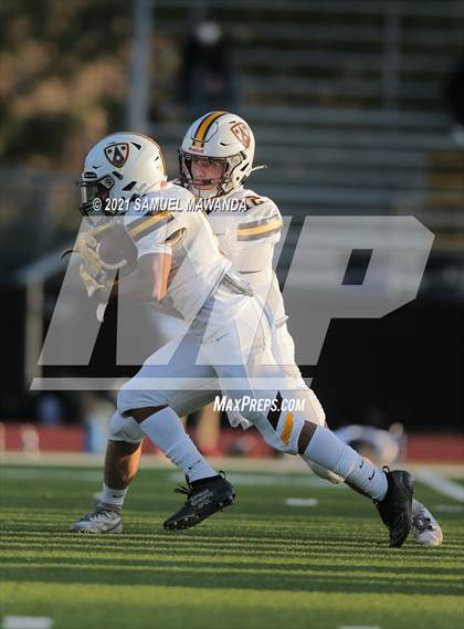 Thumbnail 3 in Crespi @  Calabasas photogallery.