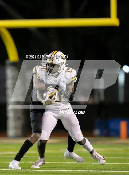 Thumbnail 2 in Crespi @  Calabasas photogallery.