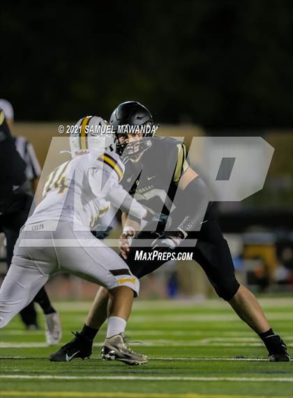 Thumbnail 3 in Crespi @  Calabasas photogallery.