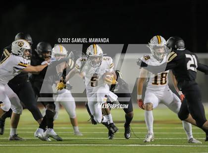 Thumbnail 3 in Crespi @  Calabasas photogallery.
