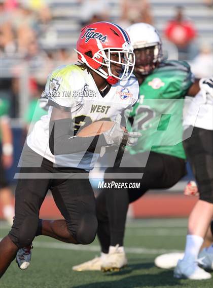 Thumbnail 2 in Titan Threadz PSFCA East/West Large School All-Star Game photogallery.