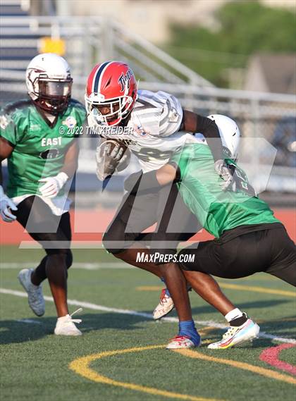 Thumbnail 1 in Titan Threadz PSFCA East/West Large School All-Star Game photogallery.