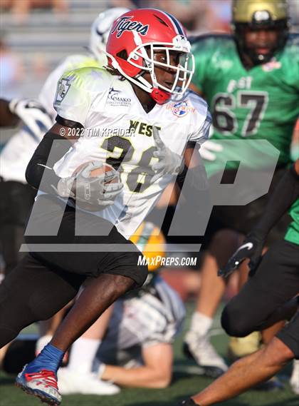 Thumbnail 3 in Titan Threadz PSFCA East/West Large School All-Star Game photogallery.