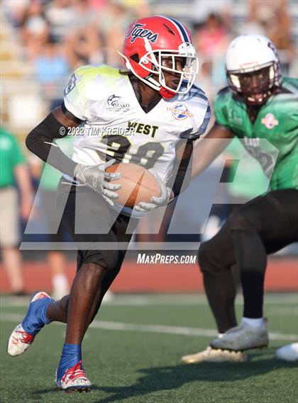 Thumbnail 1 in Titan Threadz PSFCA East/West Large School All-Star Game photogallery.