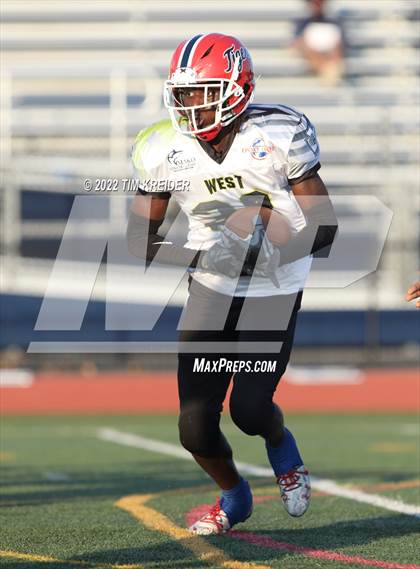 Thumbnail 3 in Titan Threadz PSFCA East/West Large School All-Star Game photogallery.