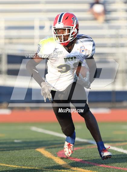 Thumbnail 1 in Titan Threadz PSFCA East/West Large School All-Star Game photogallery.