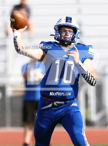 Thumbnail 2 in Valley Christian @ Snowflake (AIA 3A Semifinal) photogallery.