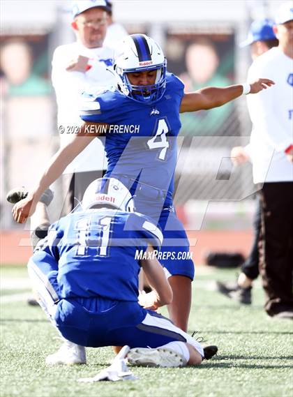 Thumbnail 2 in Valley Christian @ Snowflake (AIA 3A Semifinal) photogallery.
