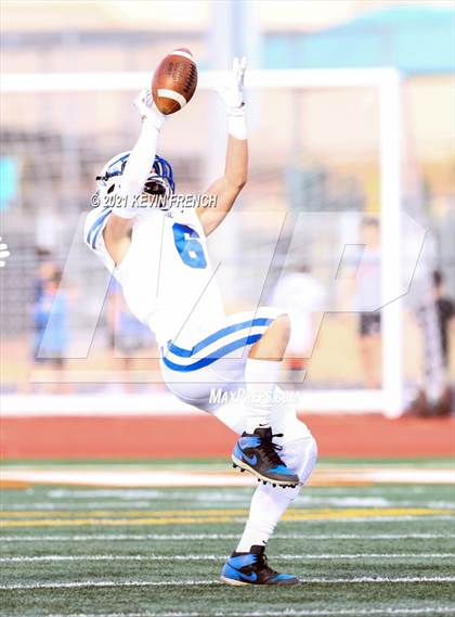 Thumbnail 3 in Valley Christian @ Snowflake (AIA 3A Semifinal) photogallery.