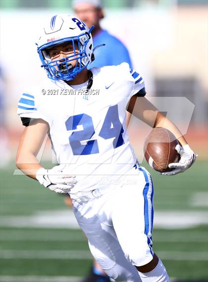 Thumbnail 2 in Valley Christian @ Snowflake (AIA 3A Semifinal) photogallery.
