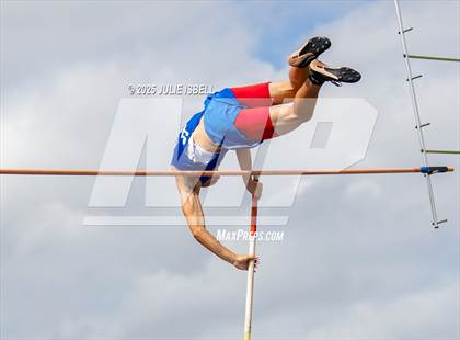 Thumbnail 2 in Dickinson C.L. Hanna Gator Relays photogallery.