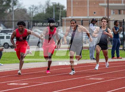 Thumbnail 1 in Dickinson C.L. Hanna Gator Relays photogallery.