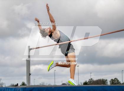Thumbnail 2 in Dickinson C.L. Hanna Gator Relays photogallery.